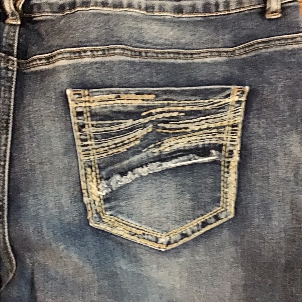 Woman’s size 22 Maurices stretch denim capris R - Picture 6 of 9